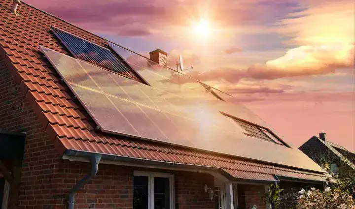 Energía fotovoltaica y sistemas de  domótica: ahorro energético hoy